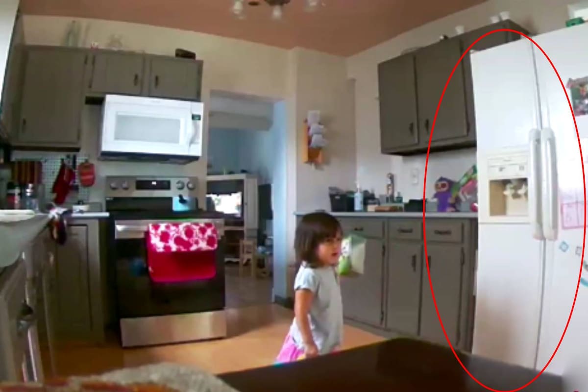 VIDEO: Niña se enfrenta a un ente maligno y queda grabado en cámara