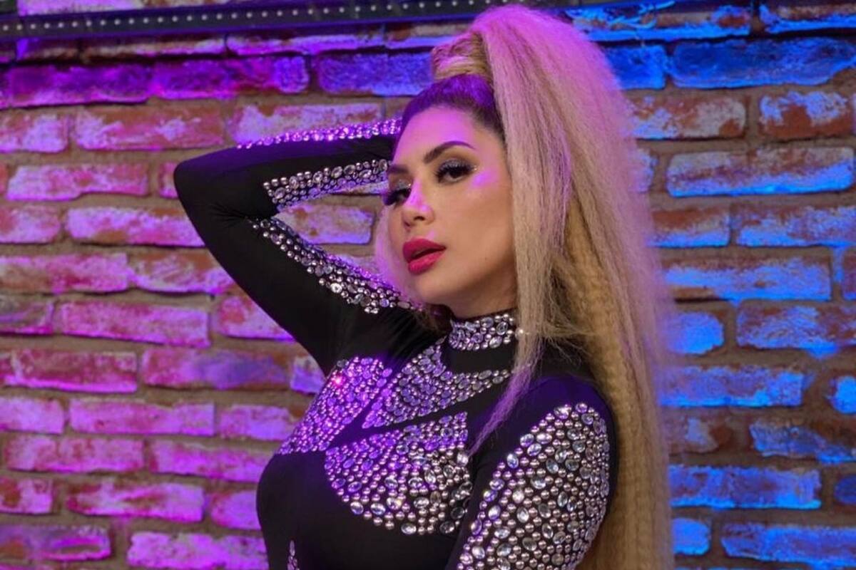 Operan de emergencia a "La bebeshita", uno de sus implantes estaba a punto de romperle la piel