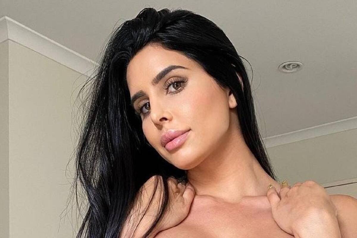 Lily Adrianne dejan sin aliento a sus seguidores al modelar su sensual corsé rosa