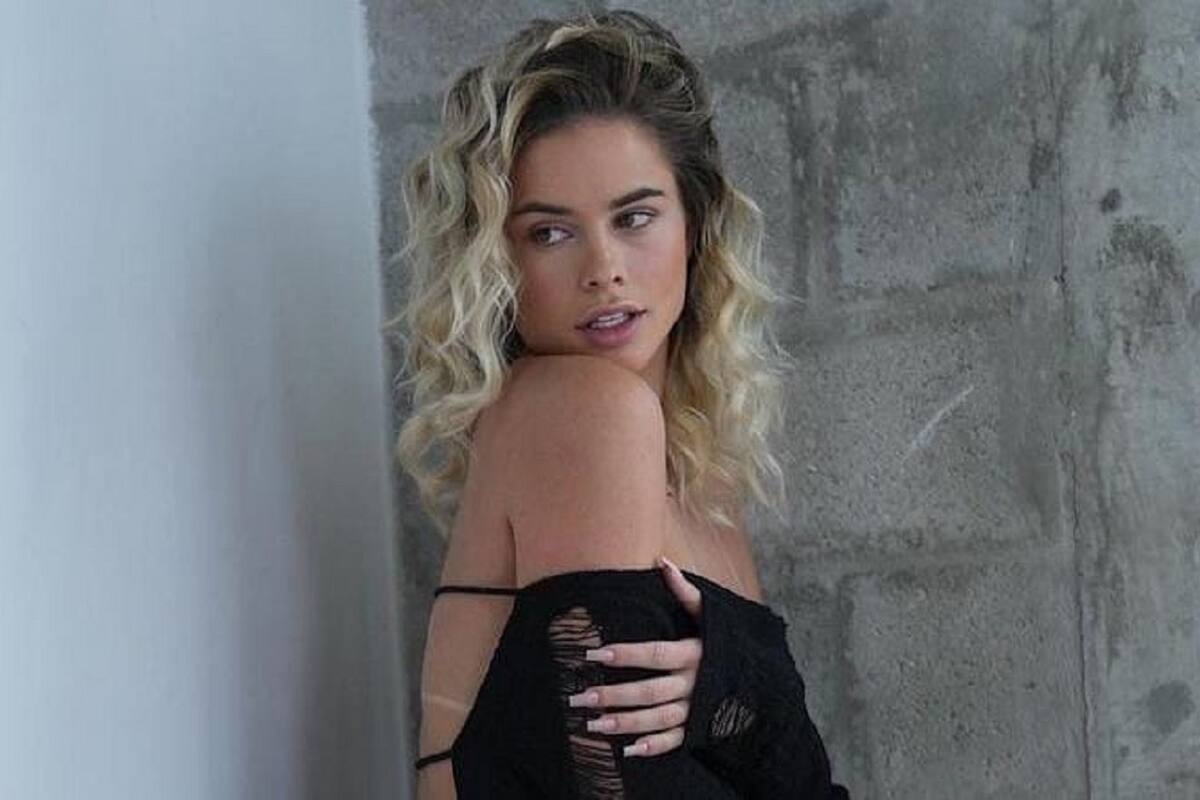 Yaslen Clemente hace gala de su gran figura modelando su vestido