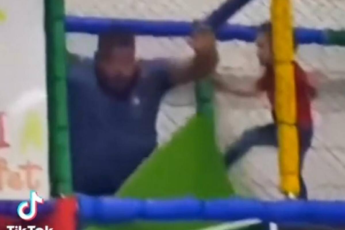 Sujeto cae de juego para niños luego de que la estructutra no soportara su peso