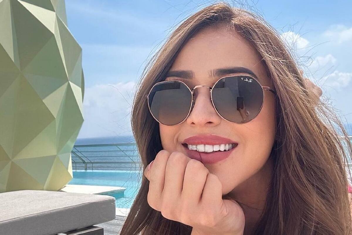 Yanet García se toma fotos con pequeño bikini en hotel de Nickelodeon y la critican
