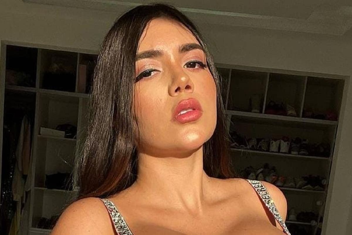 Andrea García luce su espectacular físico en llamativo vestido azul