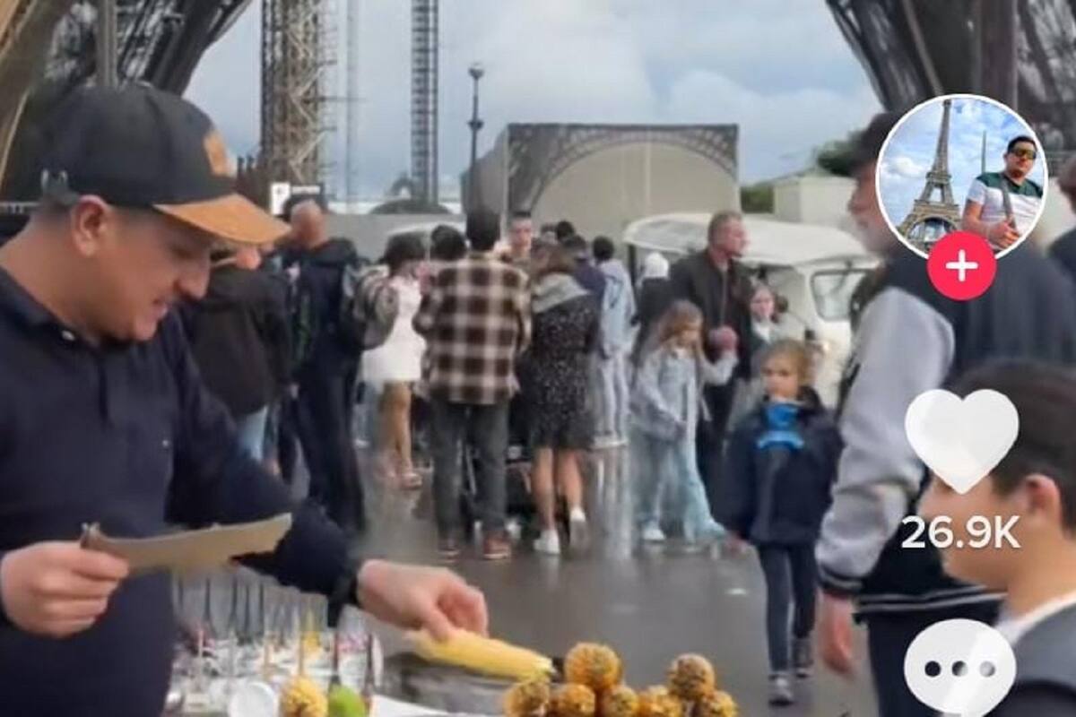 Colombiano se vuelve viral en TikTok por vender elotes en la Torre Eiffel