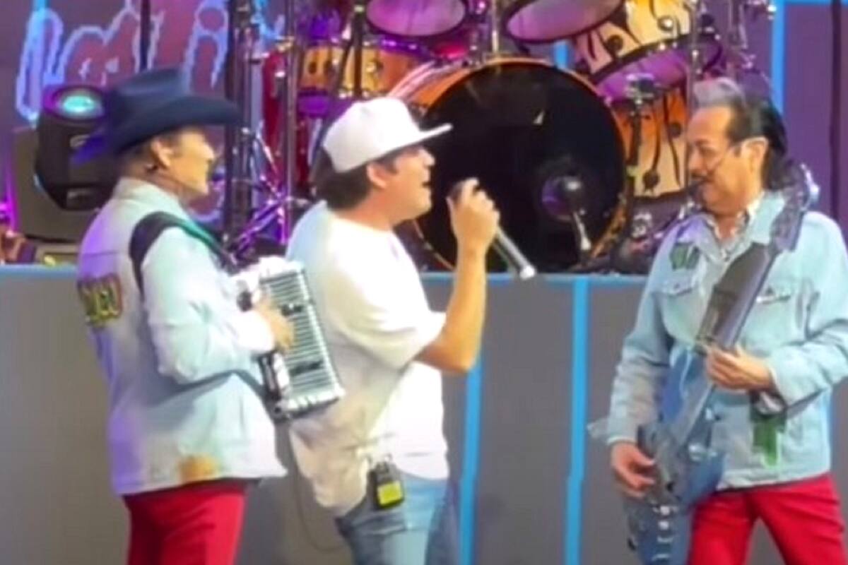 Remmy Valenzuela cumple su sueño y canta en concierto con Los Tigres del Norte