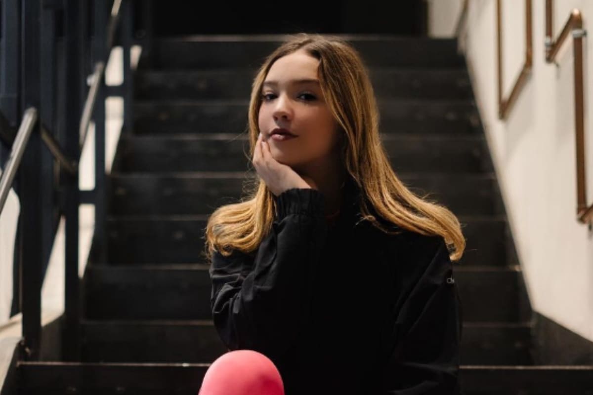 Mía Rubín comparte primera fotografía junto a su novio