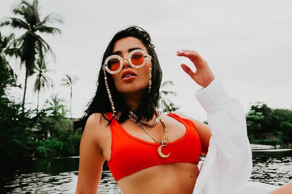 Dania Méndez resalta sus encantos con increíble bikini rojo en playas de Acapulco