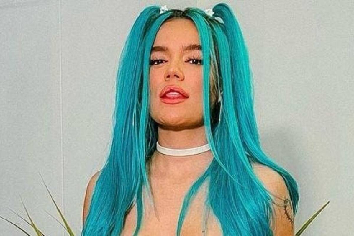 Karol G deja sin aliento a sus seguidores al modelar su bikini de corazones