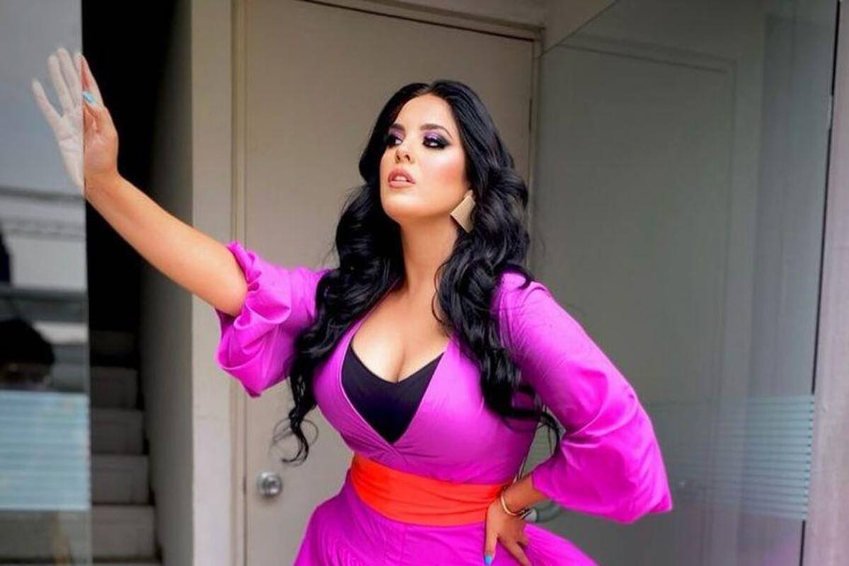 Curvy Zelma presume sus piernas y su larga cabellera