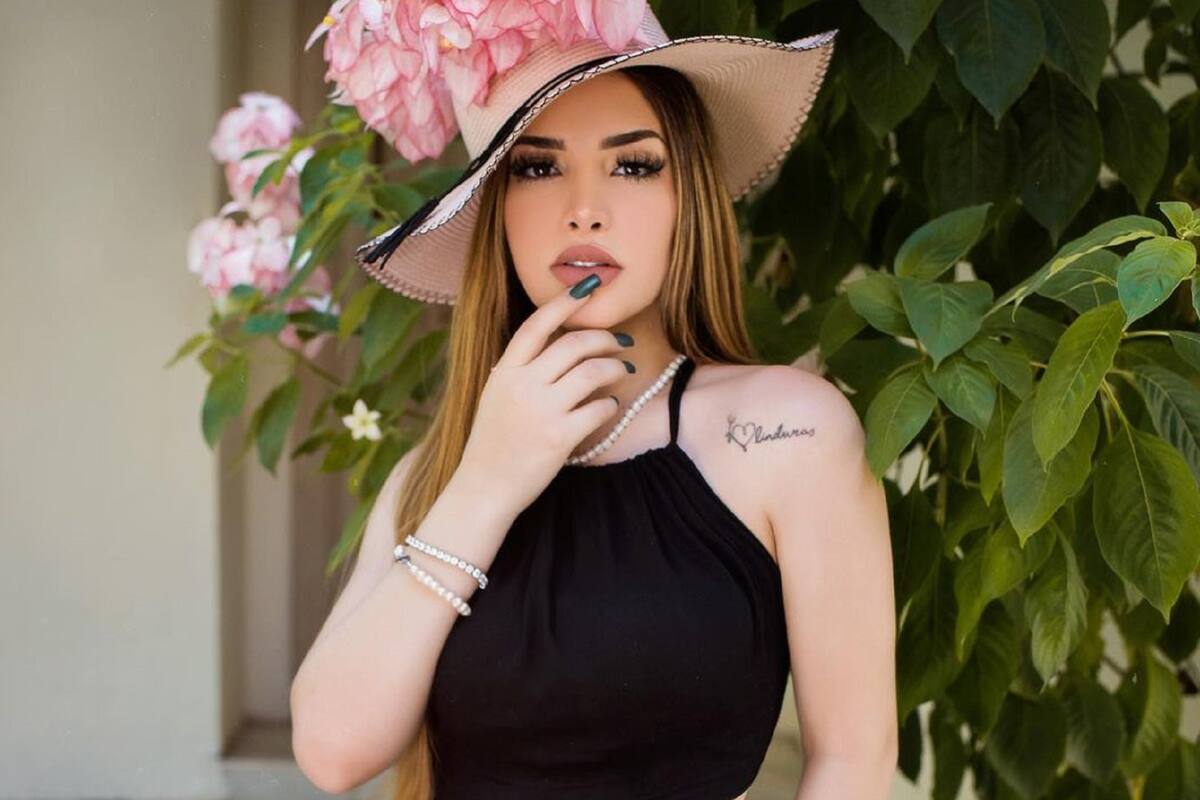 Kimberly Loaiza presume su cuerpazo con bata de baño tras dar a luz a Juanito