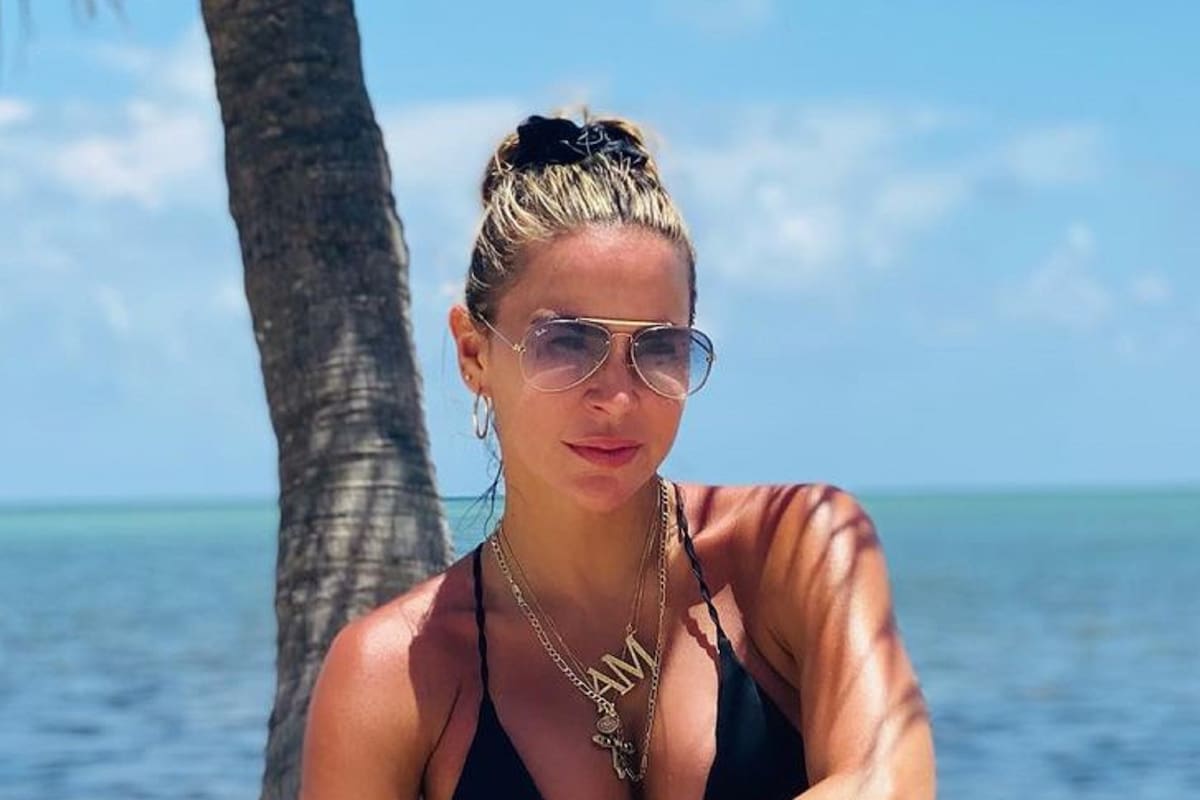 Aylin Mujica enciende las redes al meterse a la piscina modelando un pequeño bikini