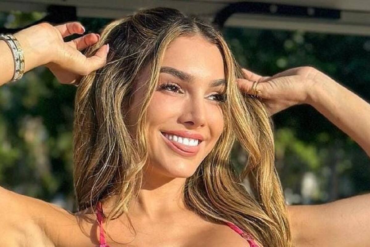 Lyna Pérez cautiva a sus seguidores modelando su bikini en campo de golf