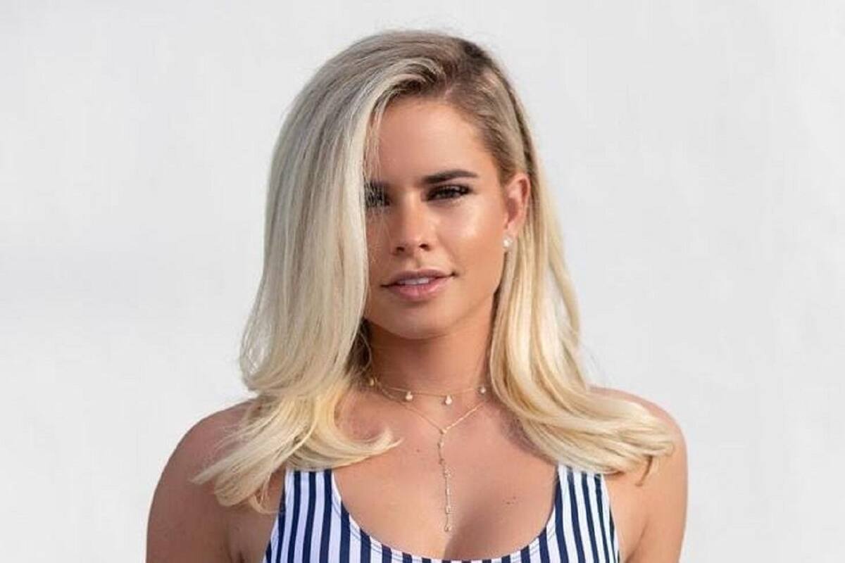 Yaslen Clemente modela su sensual vestido naranja con enorme escote en Instagram