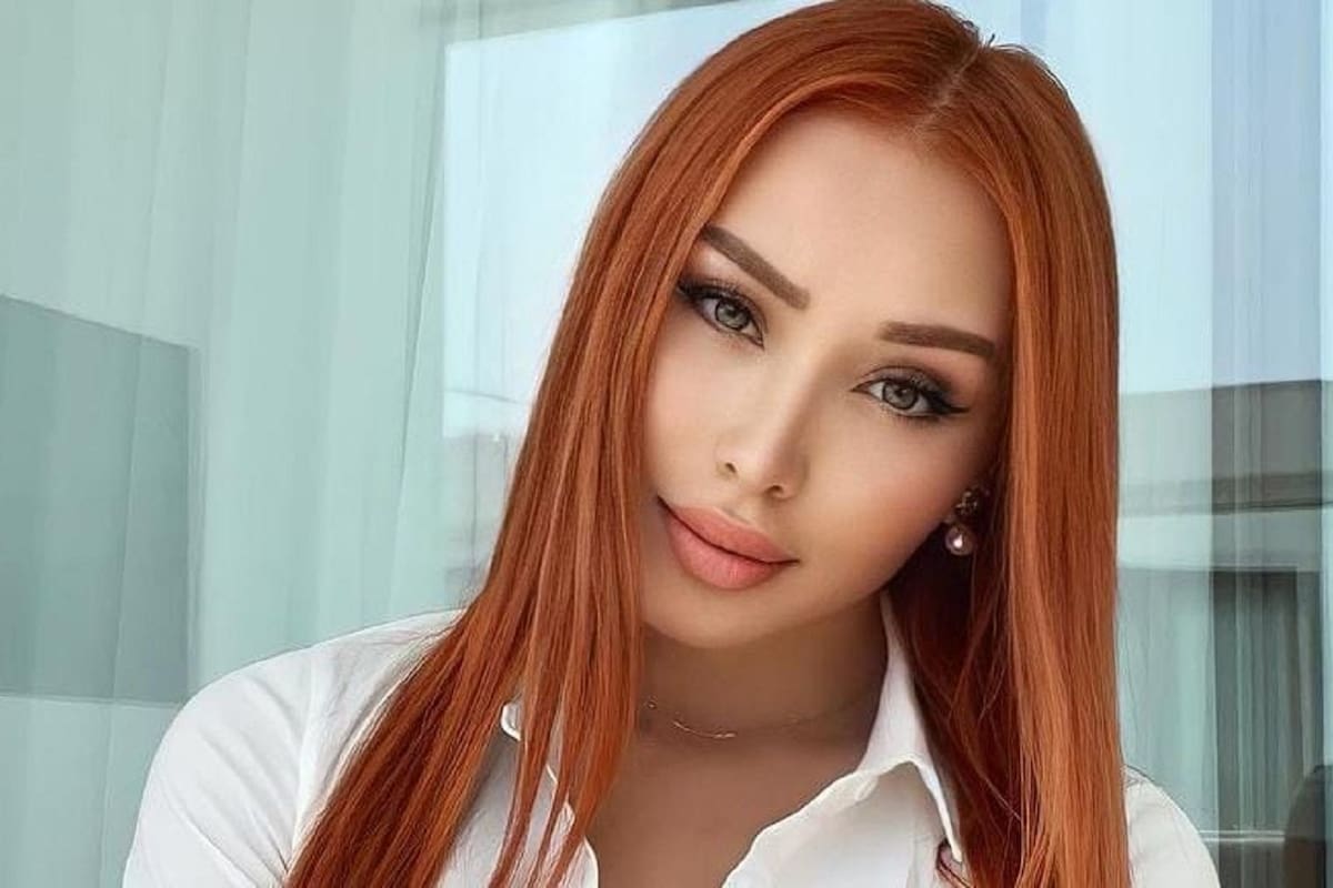 Daniella Chávez causa sensación con su espectacular outfit de colegiala