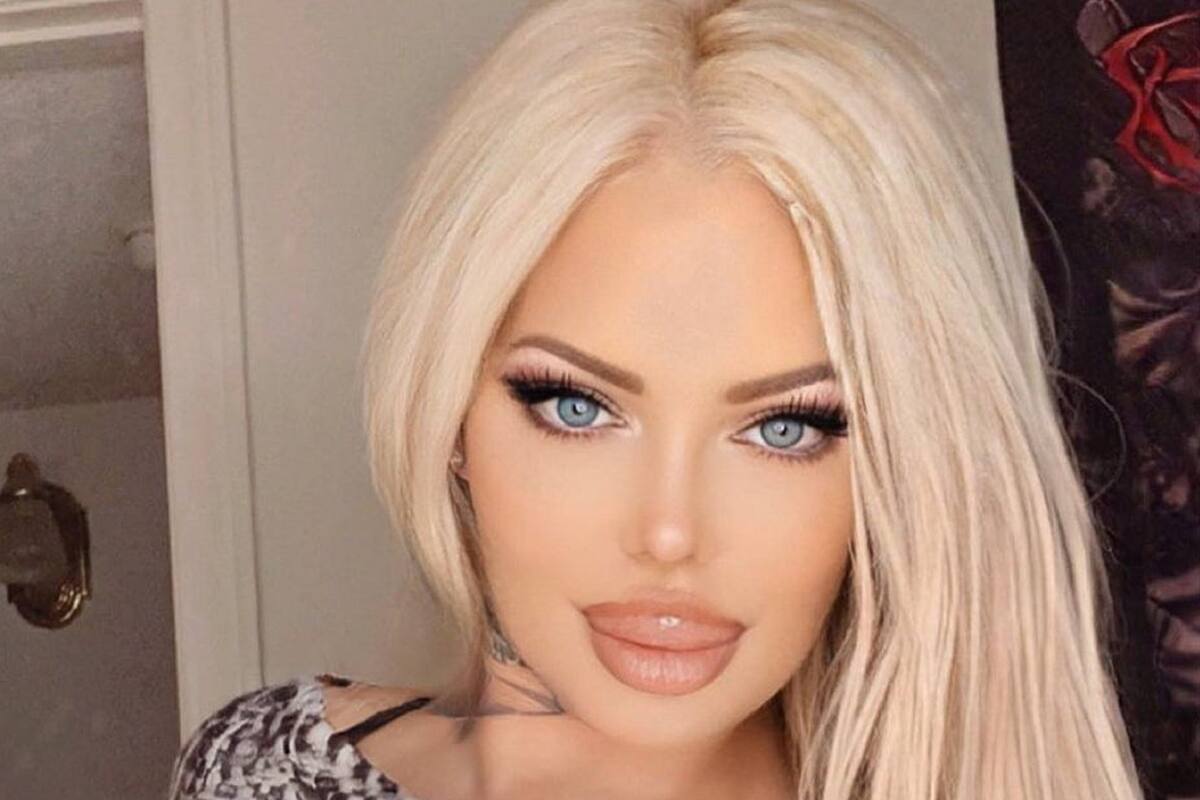 Sabrina Sabrok promociona su música con ajustado body que no deja nada a la imaginación