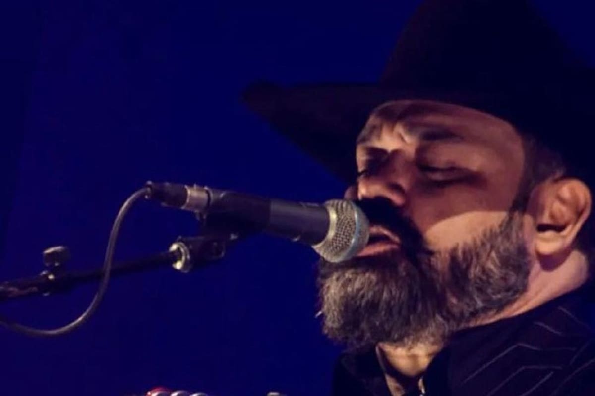 Ricky Muñoz, Vocalista de “Intocable” se desmaya durante su concierto en Plaza de Toros
