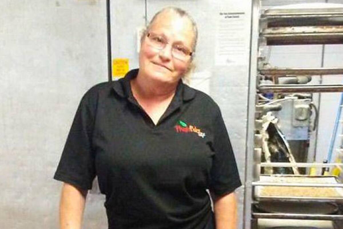 Resurge historia de trabajadora que corrieron por alimentar a estudiante que no tenía dinero para pagar