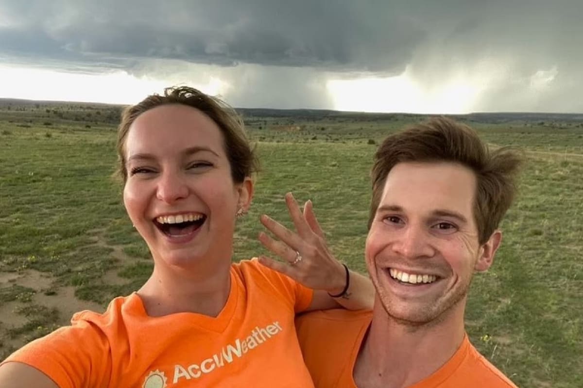 VIDEO VIRAL: ¡De locos! Meteorólogos se comprometen frente a enorme tornado en Colorado