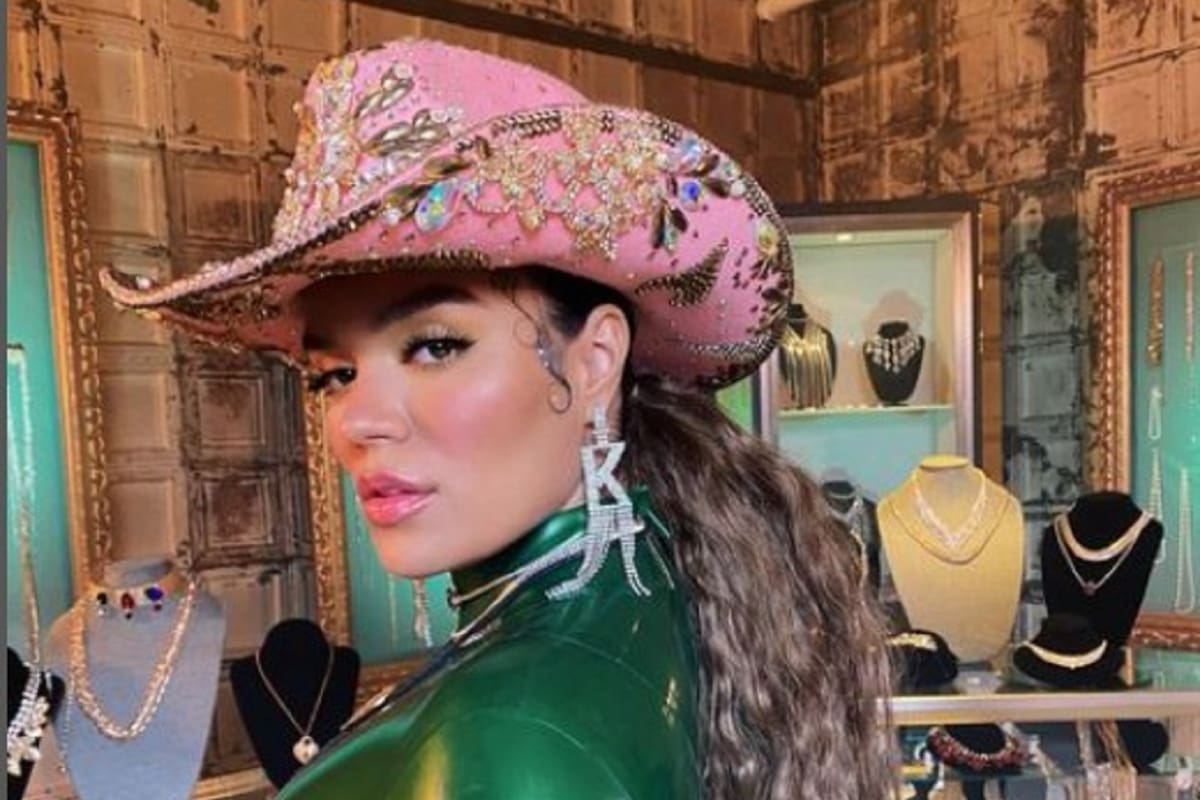 ¡Borrón y cuenta nueva! Karol G se quita el tatuaje de Anuel AA