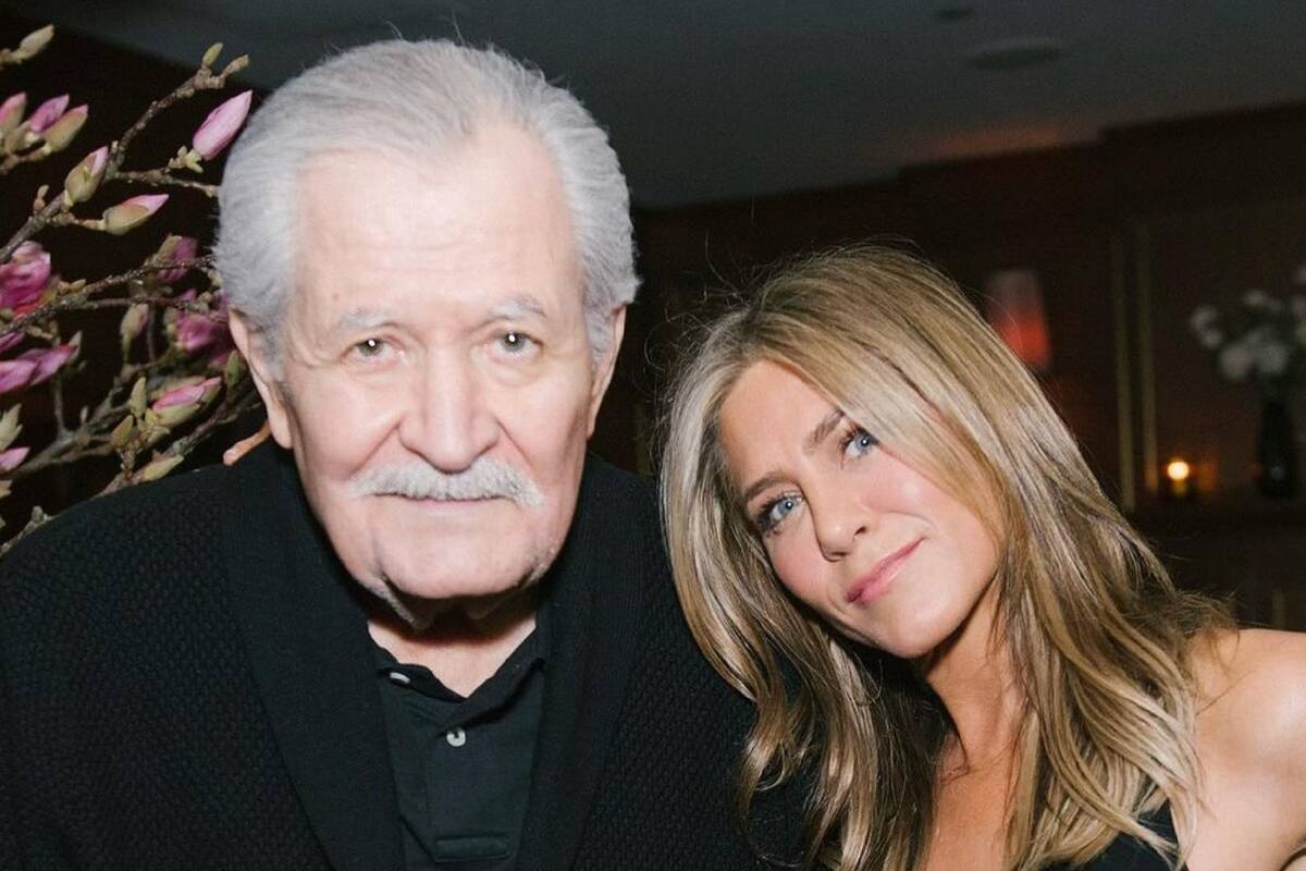 Muere el padre de Jennifer Aniston a los 89 años de edad
