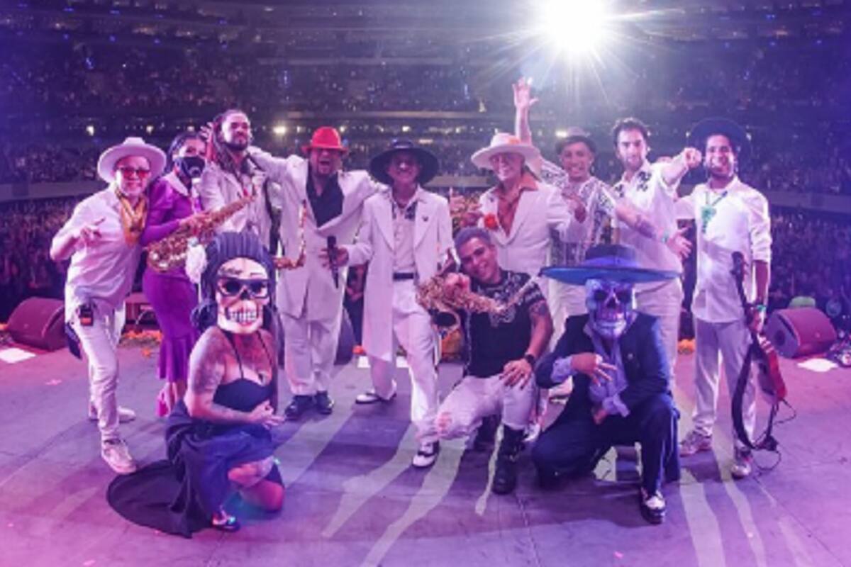 Así celebró la Maldita Vecindad el Día de Muertos en la Arena México