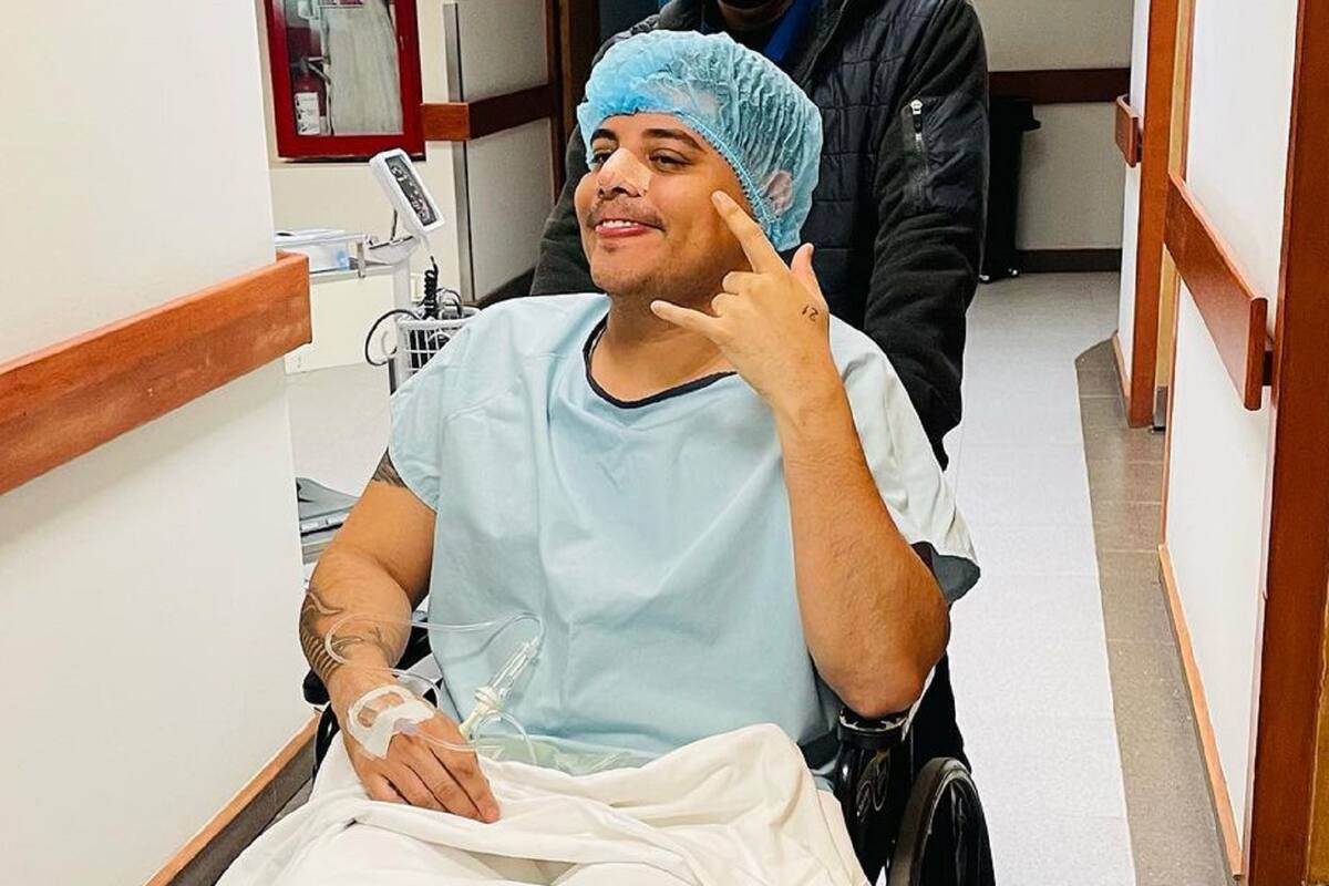 Eduin Caz se realiza con éxito a su segunda operación, esta vez de hernia hiatal