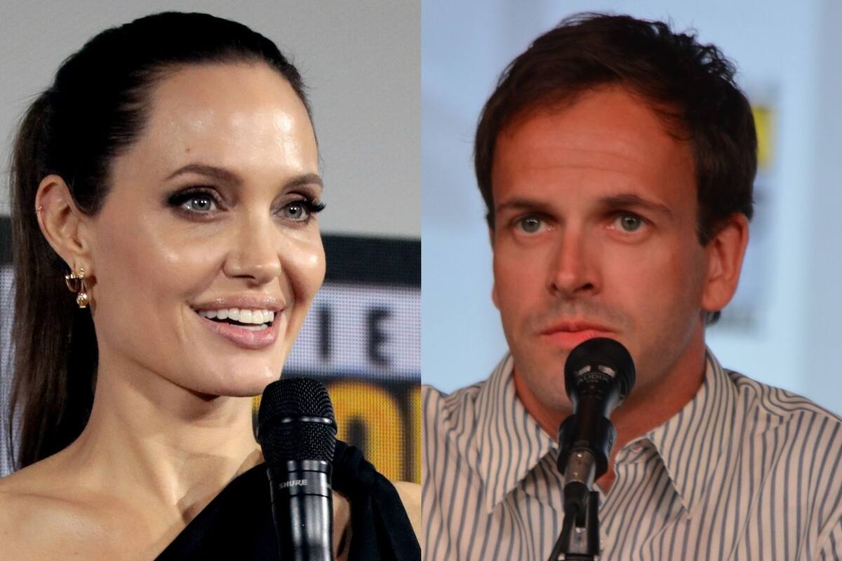 Captan a Angelina Jolie visitando con una botella de vino a su ex Lee Miller
