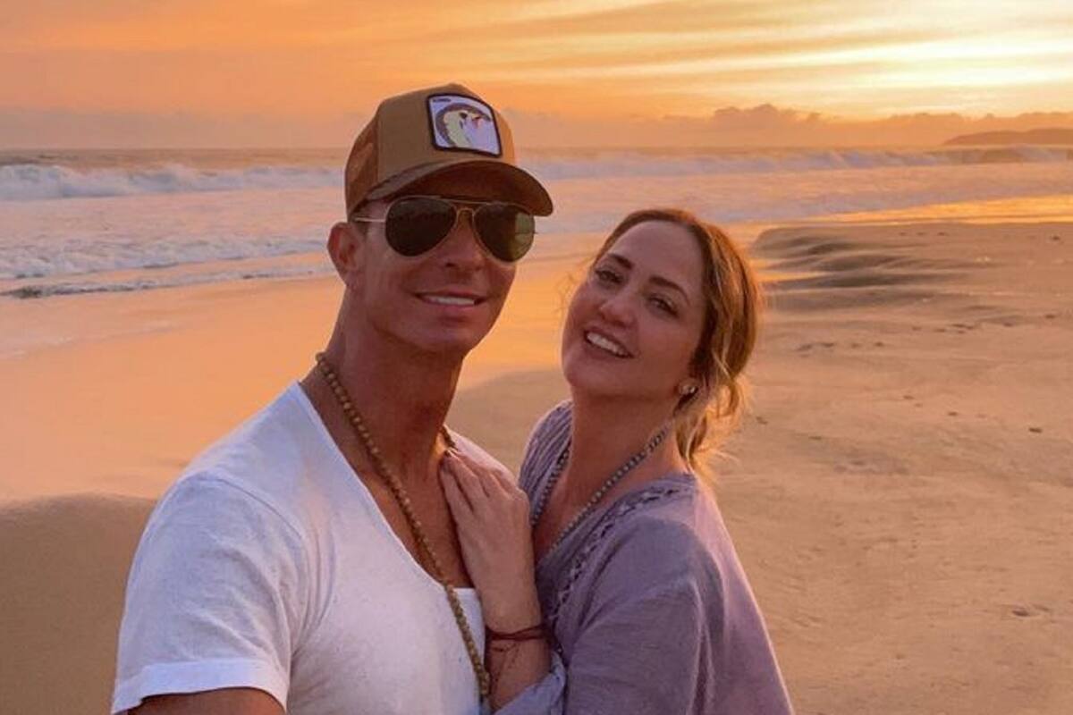 Andrea Legarreta presume que Erik Rubín le toma las fotos en bikini