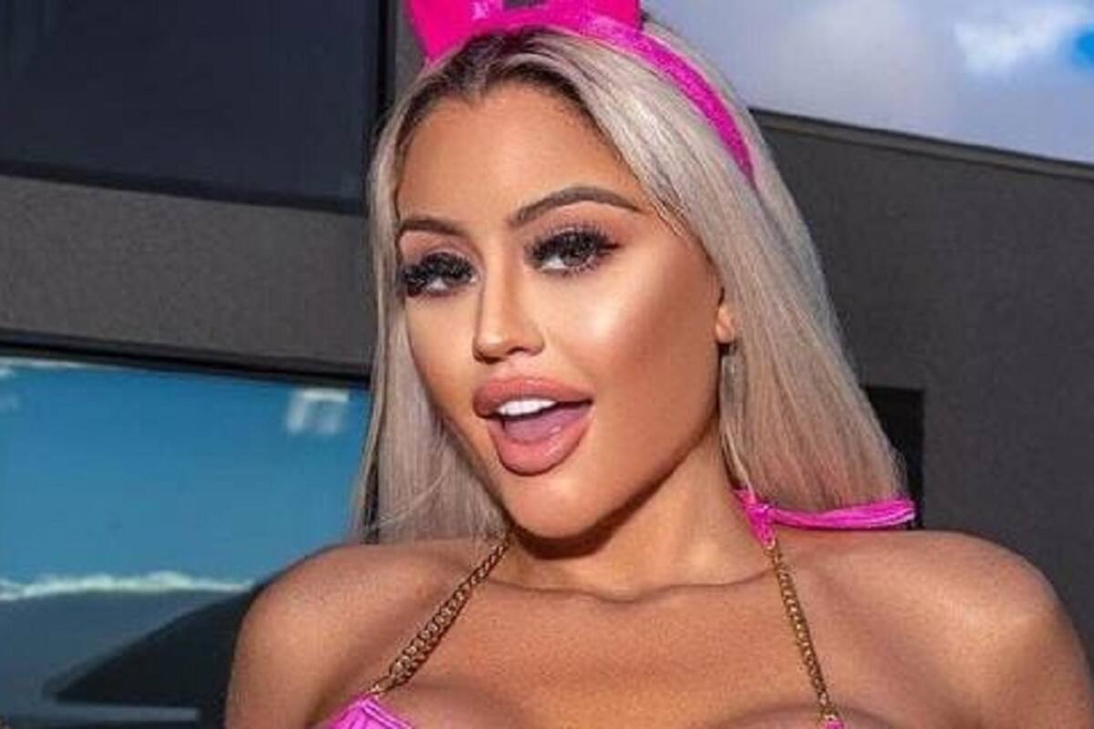 Danii Banks emociona a sus fans modelando su bikini en la piscina