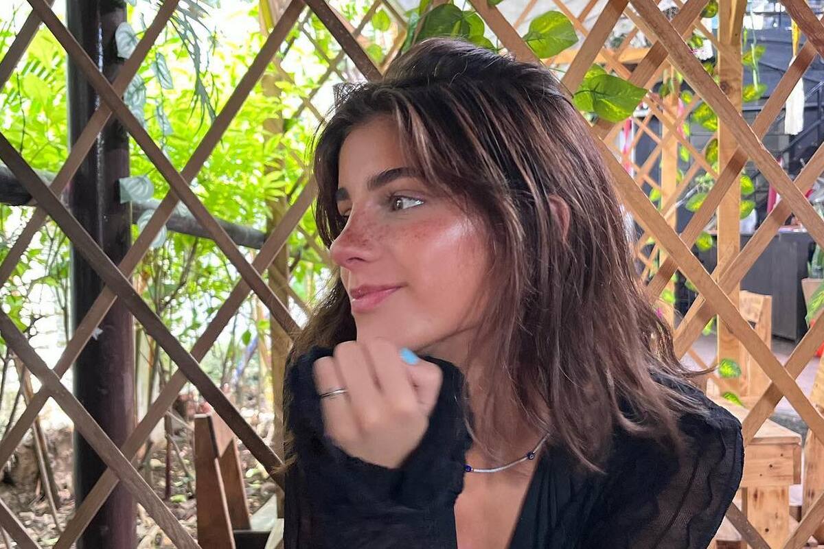 Critican a Mar de Regil por su forma de vestir: "Que alguien le tire esas botas"