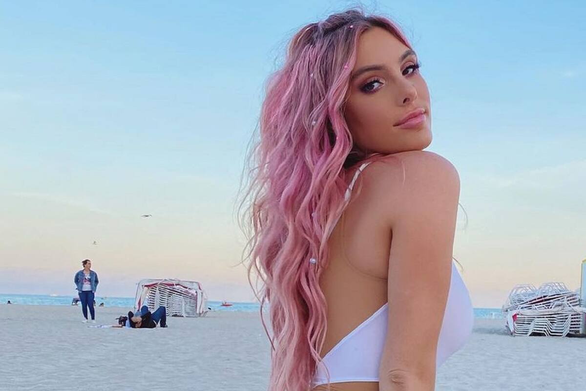 Lele Pons enciende las redes posando frente al espejo con coqueto bañador