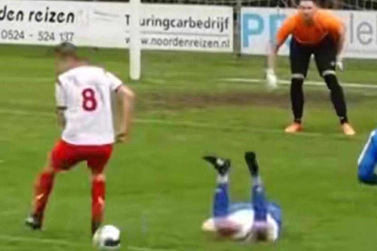 TikTok: Futbolista se barre y se termina llevando de paso a su compañero