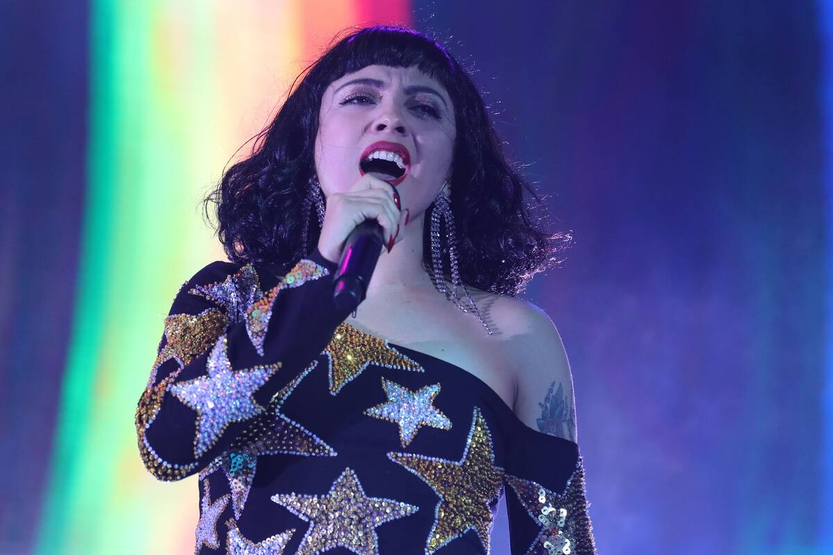 Mon Laferte y Gloria Trevi unen estilos y lanzan "La Mujer"