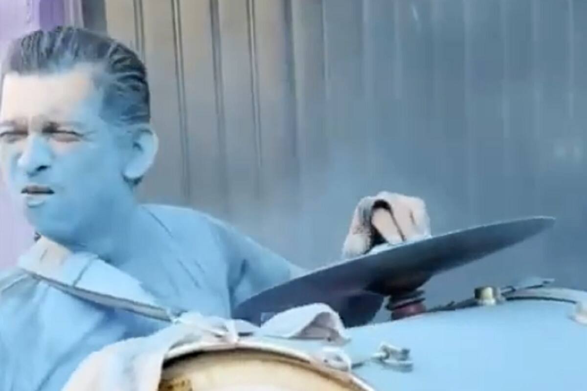 Músico termina como “pitufo” en fiesta de revelación de sexo de bebé