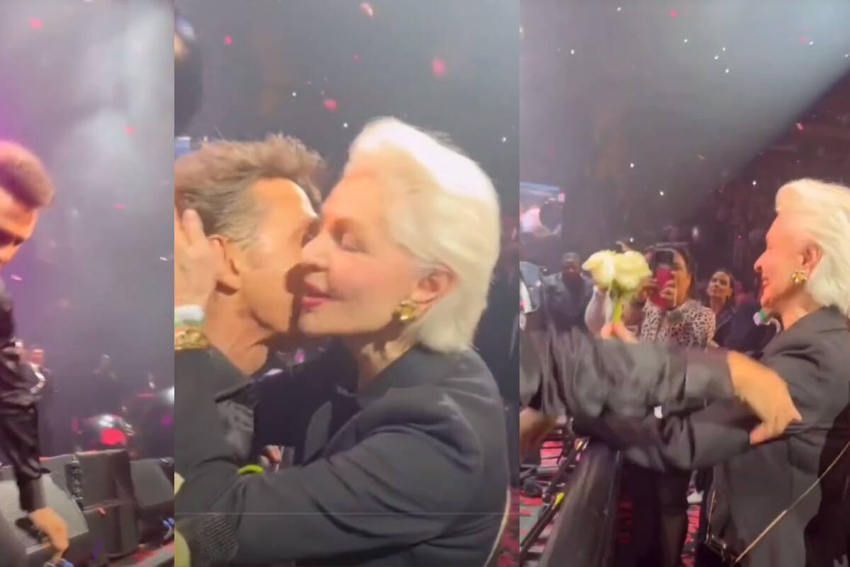 ¡Luis Miguel como todo un caballero! Le regala flores y le planta un tierno beso a Carolina Herrera en pleno concierto