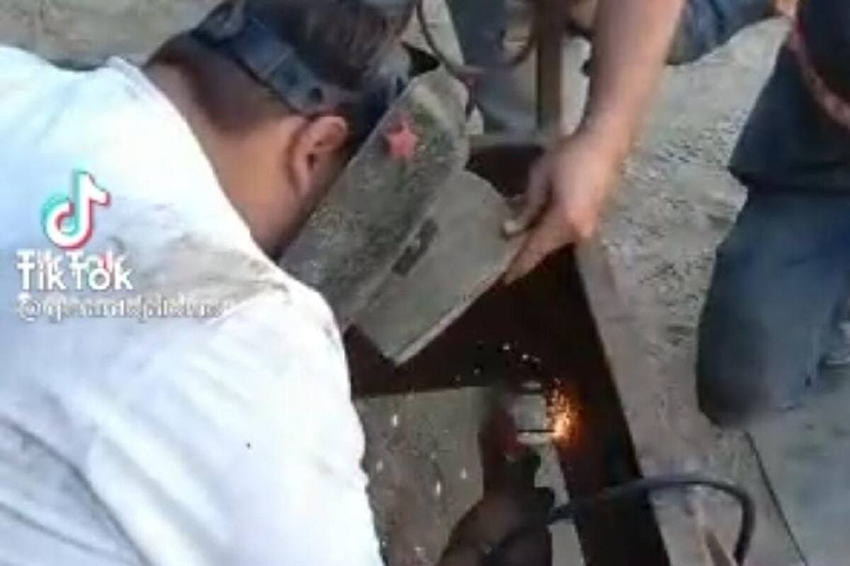 VIDEO VIRAL: Trabajadores le hacen divertida broma a su compañero