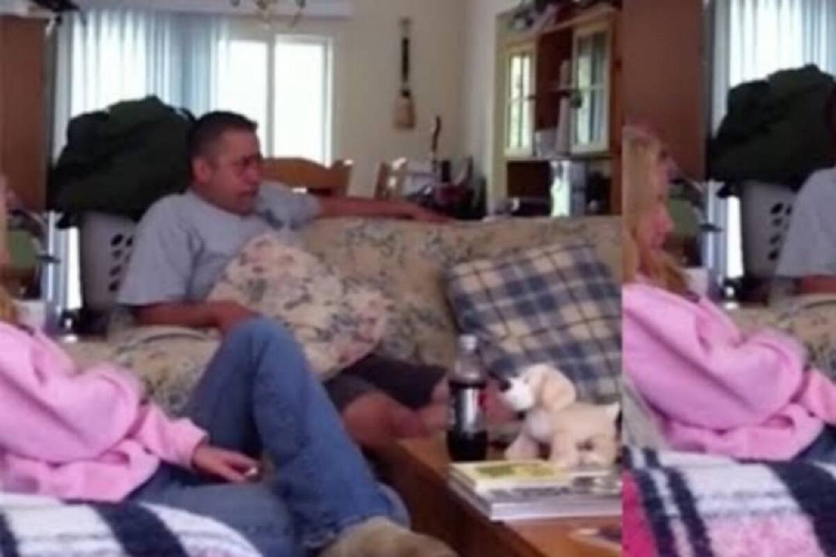 Hombre suelta tremendo grito de miedo mientras veía una película de terror