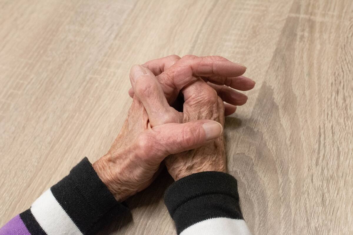 Pareja de ancianos se pierde y conduce en círculos por más de 15 horas