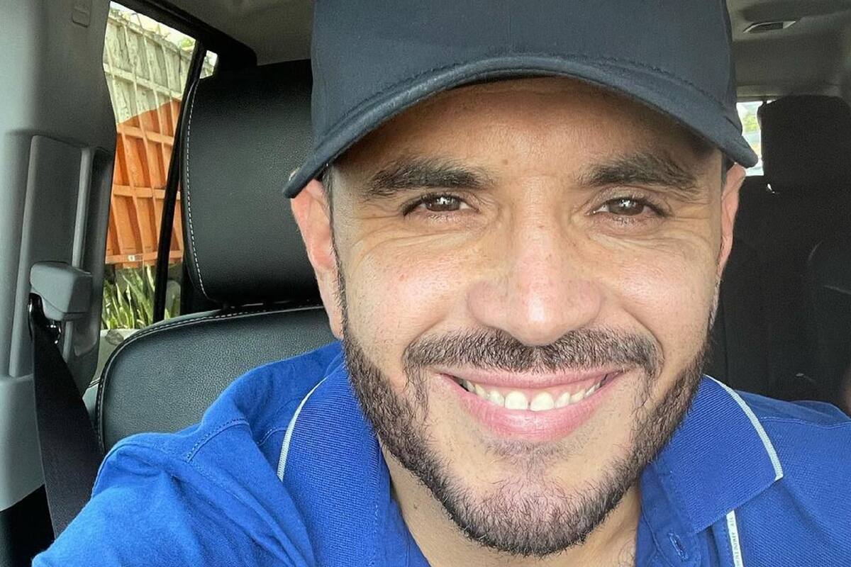 Captan a El Komander cantando junto a supuesto líder La Familia Michoacana