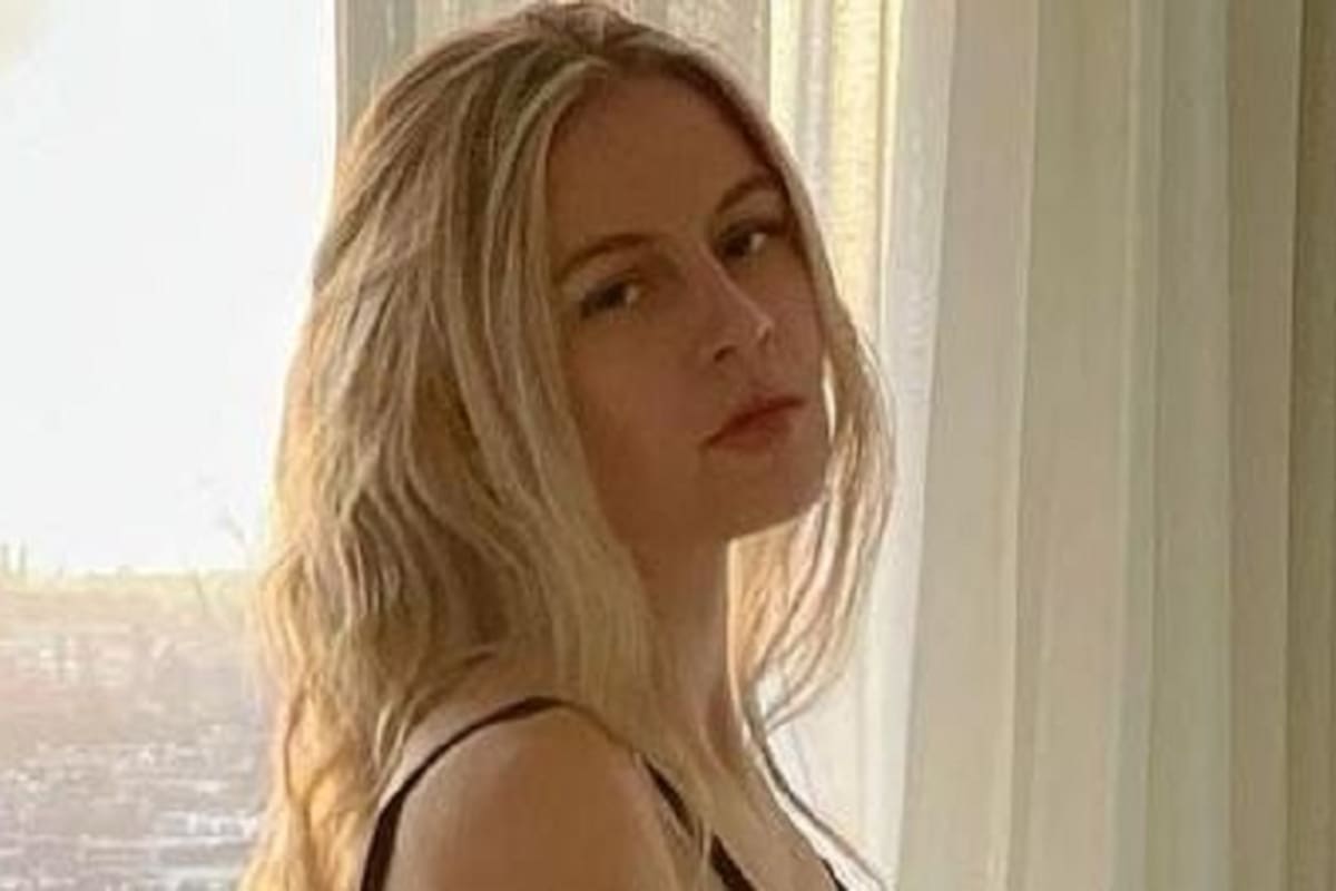 Vera Dijkmans modela desde el baño su impresionante figura