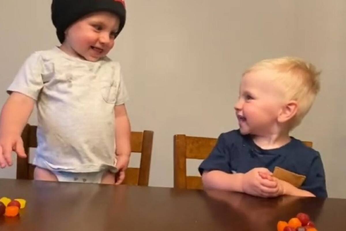 Así reaccionaron estos hermanitos cuando sus papás les prohibieron comer unos dulces
