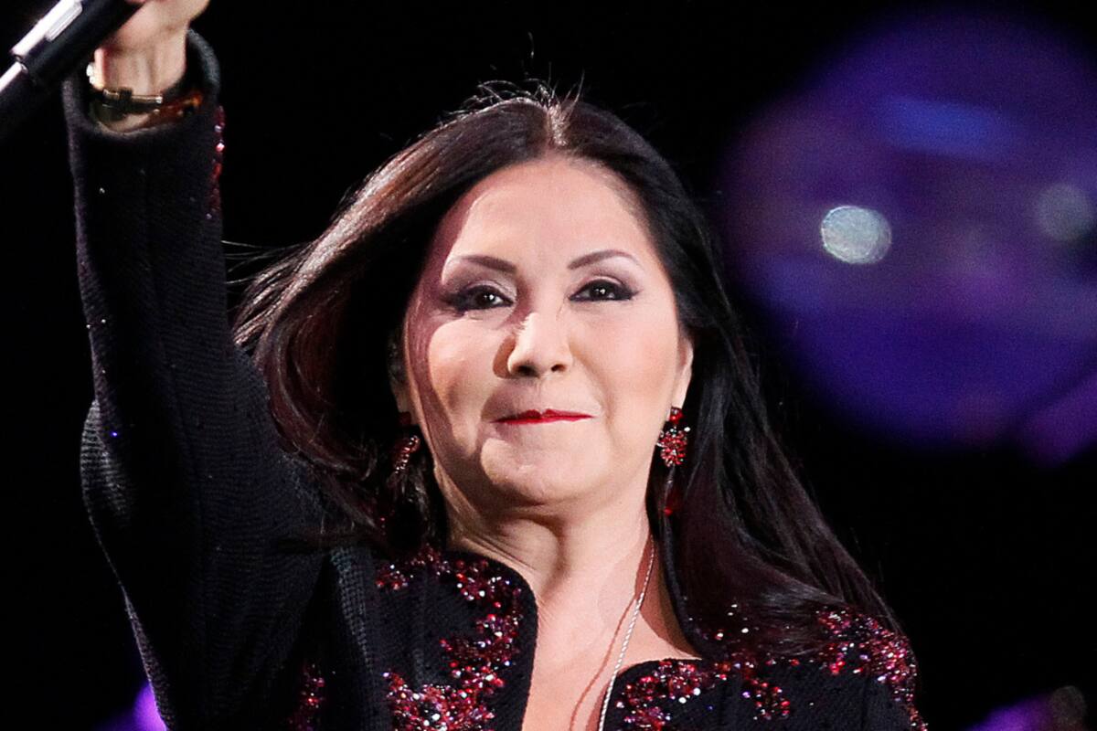 Ana Gabriel detiene su concierto en Culiacán para preguntar por ‘La Gilbertona’