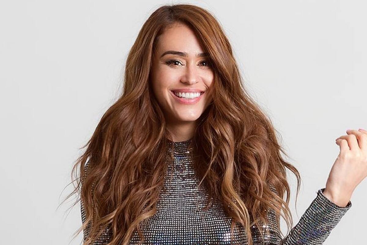 ¡Muy bella! Yanet García luce sus encantos posando con ropa interior de encaje y tacones