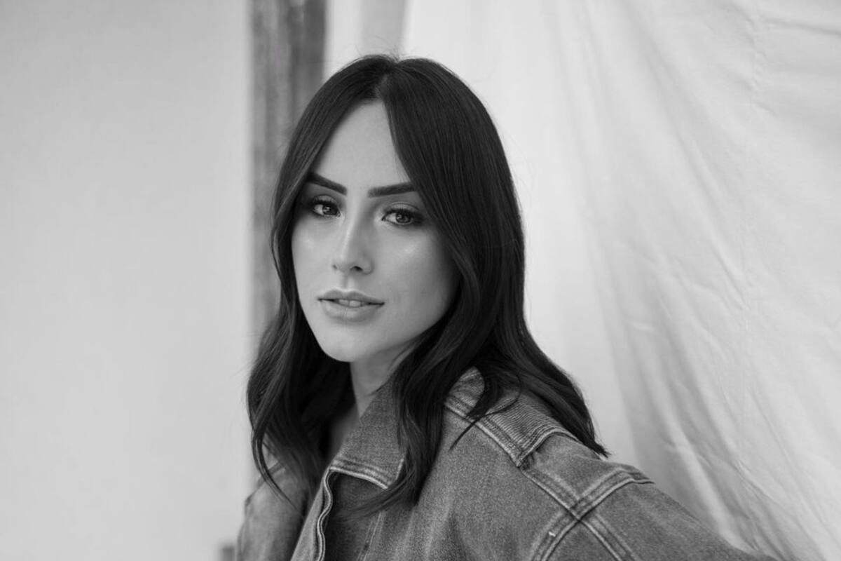 Fallece influencer Júlia Cayuela en accidente de moto