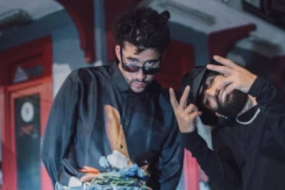 Bad Bunny y Arcángel sorprenden a sus fans con concierto en el techo de una gasolinera