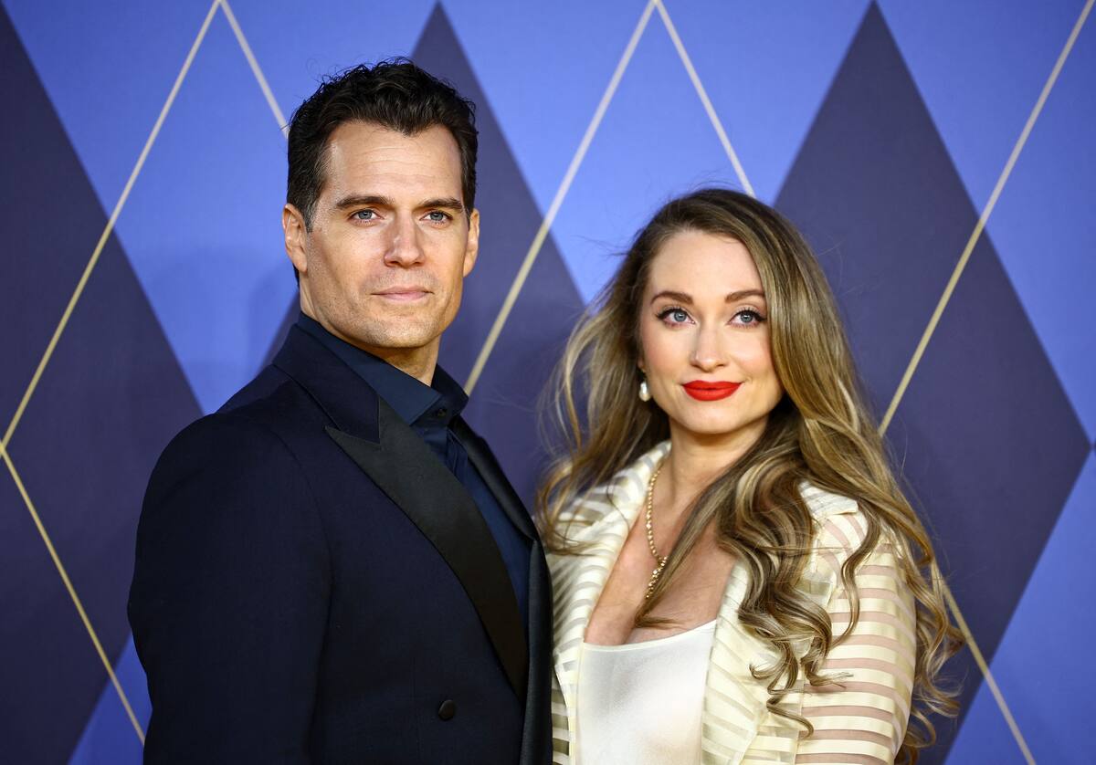 Henry Cavill junto a su pareja Natalie Viscuso.