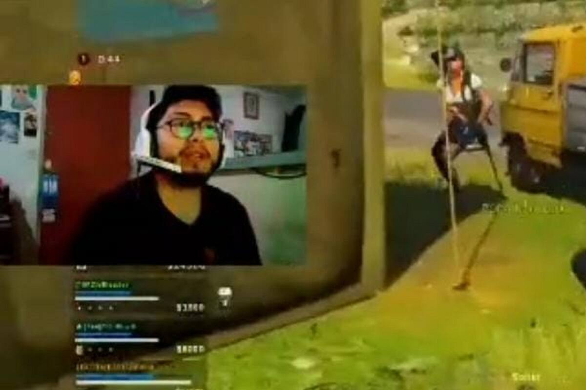 Joven no deja de jugar videojuegos a pesar de la alarma sísmica