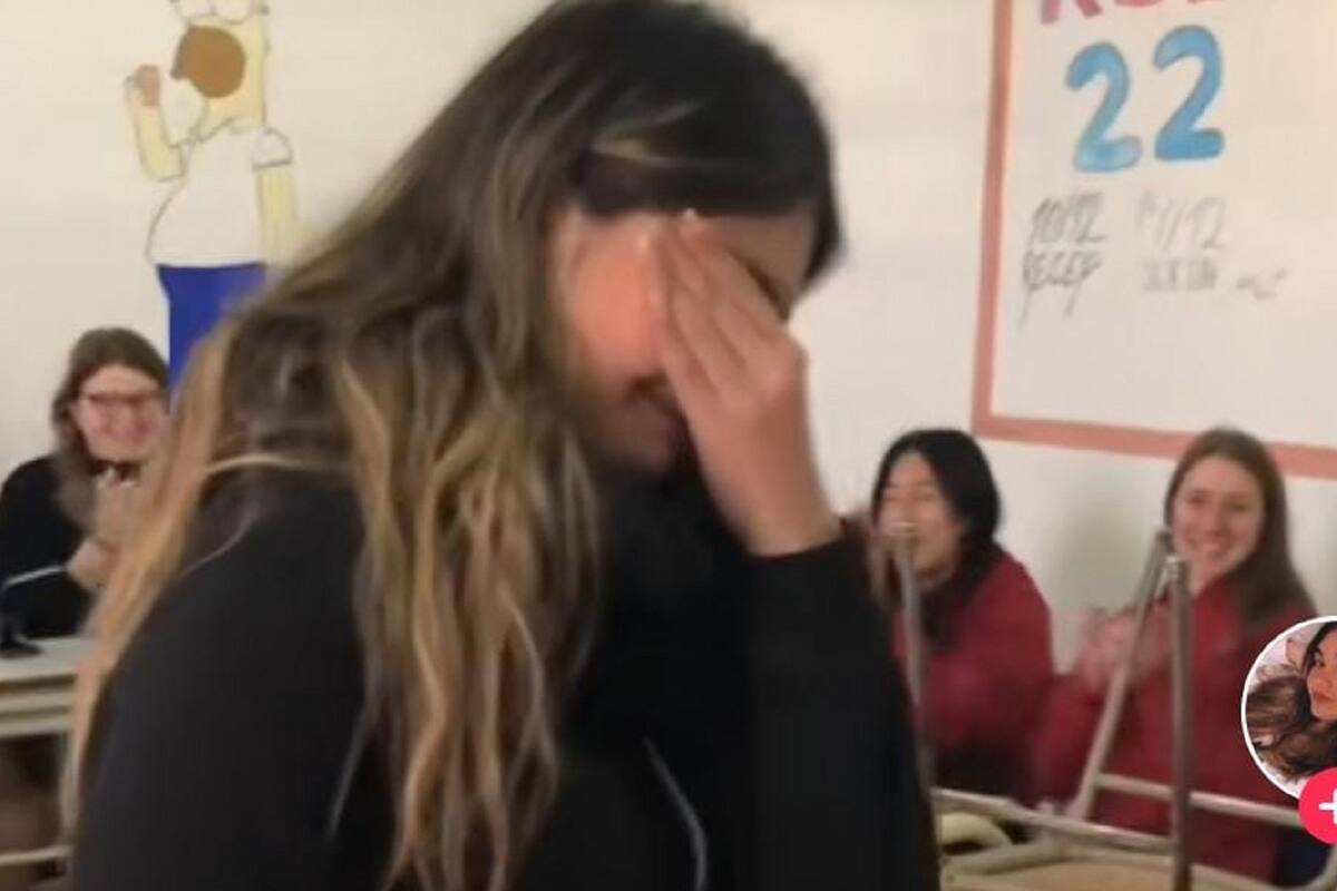 Estudiantes le regalan el boleto del viaje de graduación a compañera que no lo podía pagar