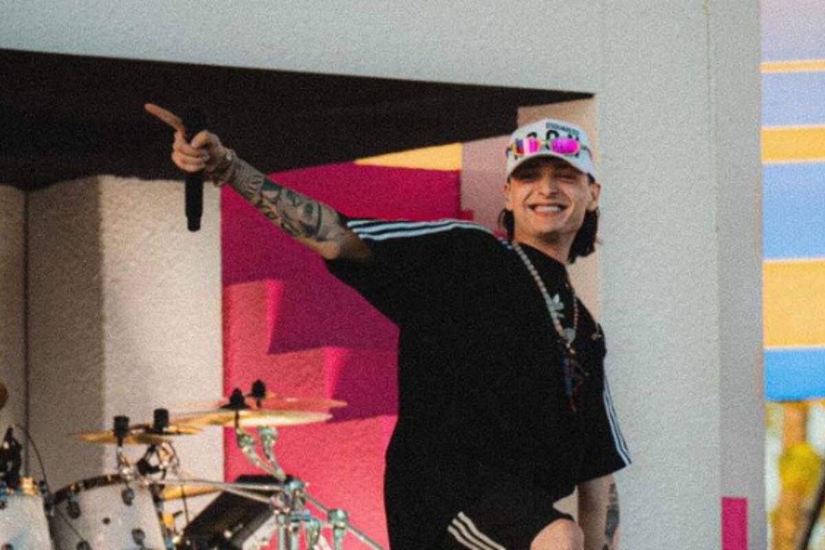 ¿Cuánto cobra Peso Pluma por presentación?