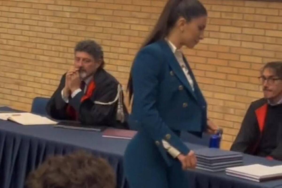 Joven se vuelve viral en TikTok al compartir cómo la vieron sus maestros durante su graduación